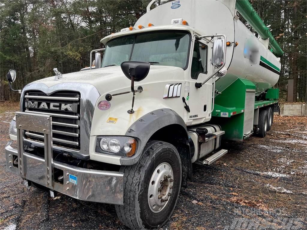 Mack Granite GU713 Gabonaszállító teherautók