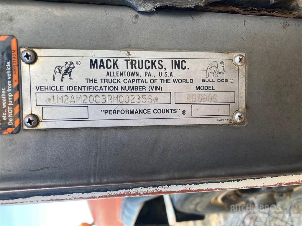 Mack RB690S Tartályos teherautók