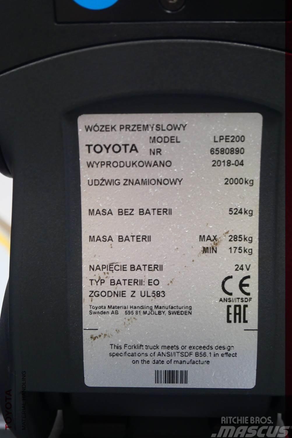 Toyota LPE200 Vezetőállásos alacsony emelőkocsi