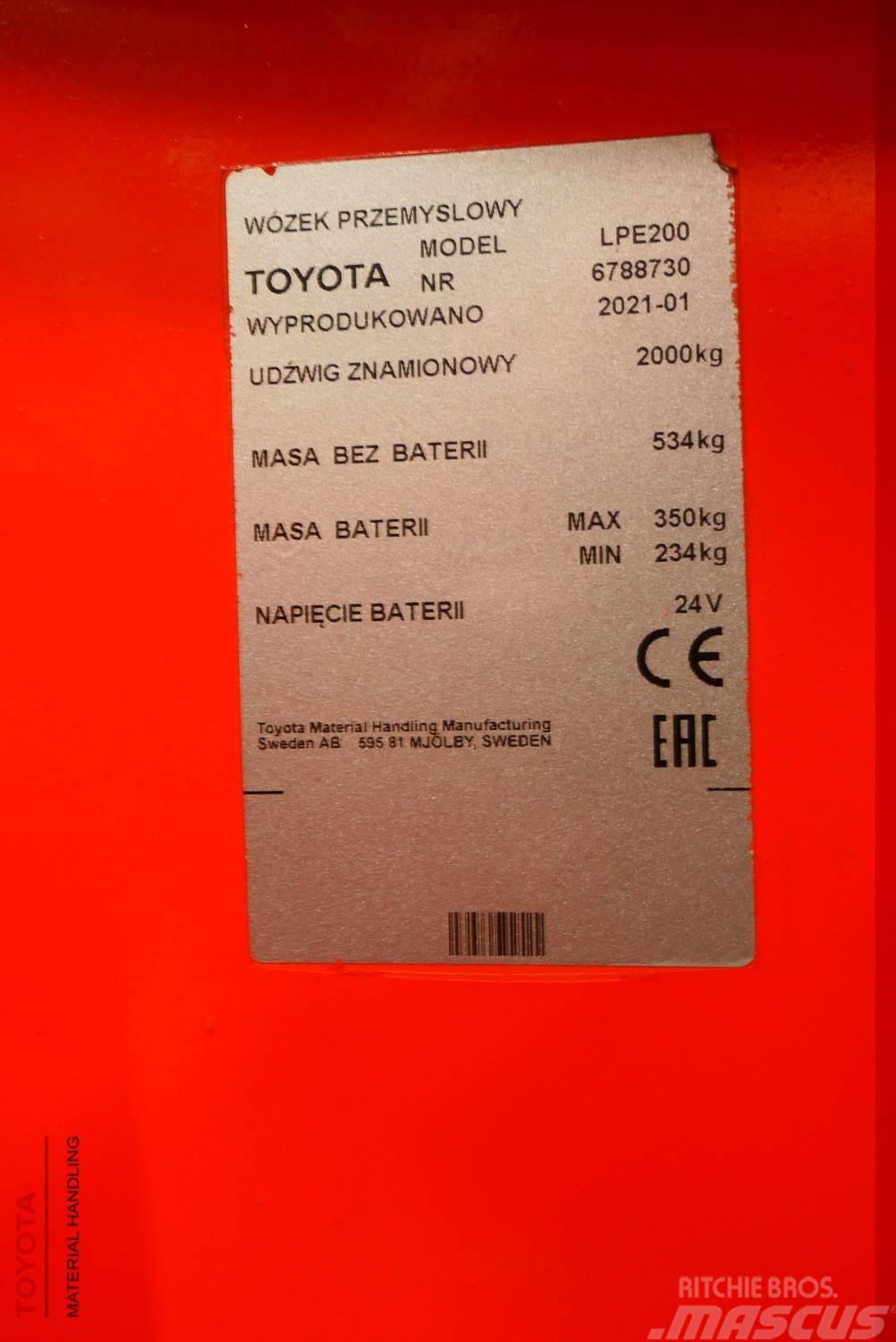 Toyota LPE200 Vezetőállásos alacsony emelőkocsi