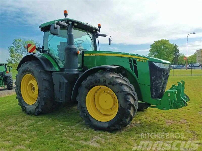 John Deere 8370 R Traktorok