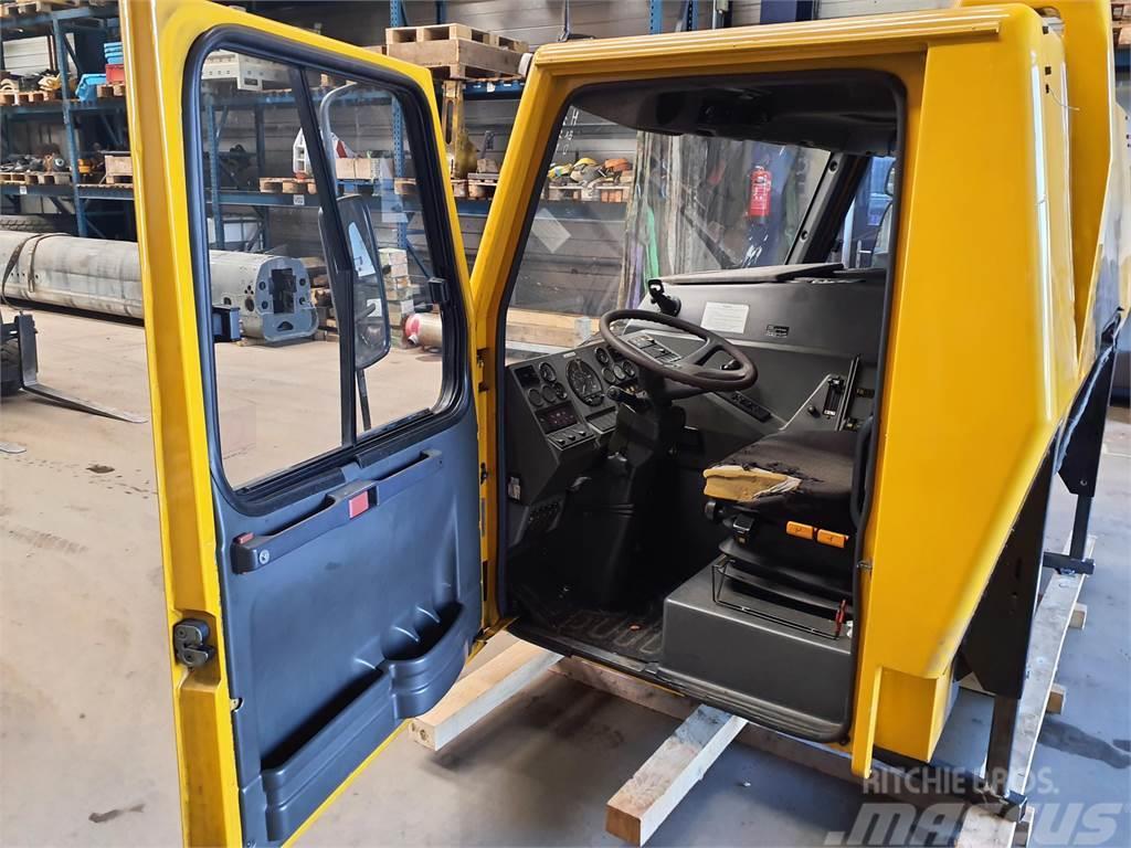 Grove GMK 3050 driver cabine complete Vezetőfülke és belső tartozékok