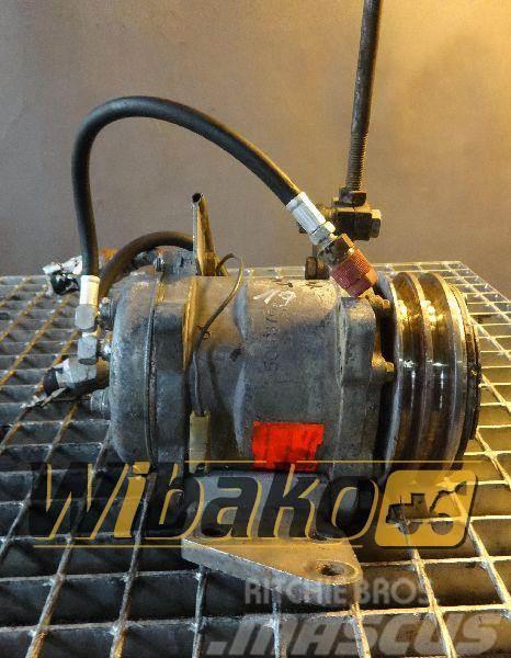 Hanomag Air conditioning compressor Hanomag 70E Motorok